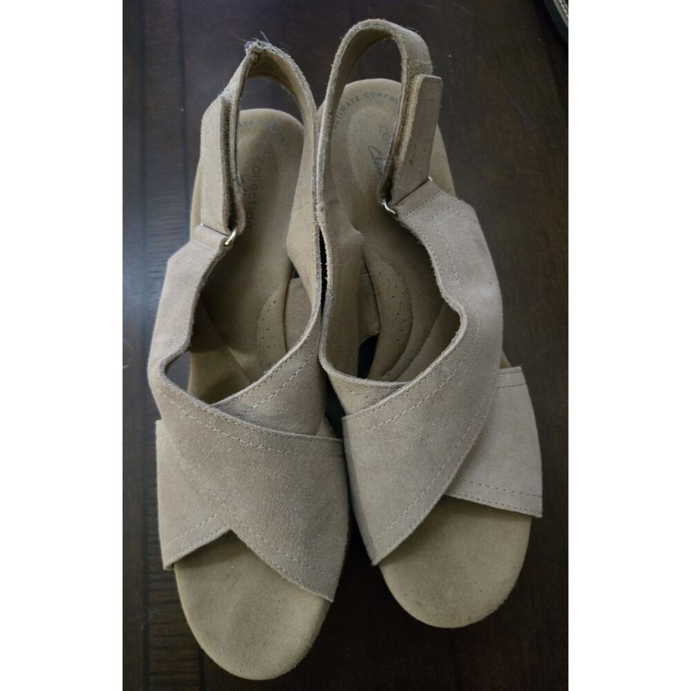 Clarks Giselle Cove Sand Suede Wedge Sandals Ankle Strap Platform Comfort sz 10M - Picture 2 of 10